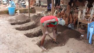 Bronze Casting at Aigbe Foundry Pt. 7: Digging a Pit for Bronze Casting